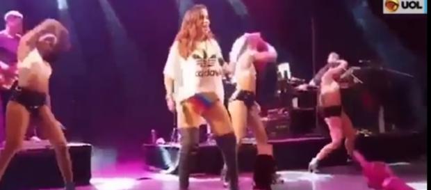 Anitta cantou com play-back na boate San Sebastian, no Wet'n Wild. Anitta cantou com play-back na boate San Sebastian, no Wet'n Wild.