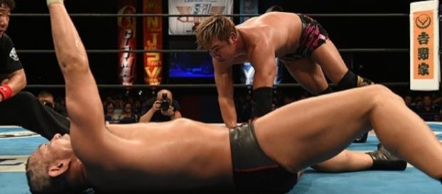 Okada empató contra Suzuki, en una de las mejores luchas del torneo. njpw.co.jp. Okada empató contra Suzuki, en una de las mejores luchas del torneo. njpw.co.jp.