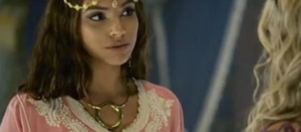 Sammu oferece chá abortivo para Shamiran (Foto: Reprodução/RecordTV) Sammu oferece chá abortivo para Shamiran (Foto: Reprodução/RecordTV)