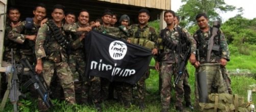 Alcuni miliziani del gruppo Maute, equivalente filippino dell'Isis
