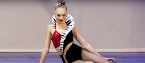 Maddie Ziegler feels uncomfortable every time her dad is around during her shows. [Image via YouTube/Lifetime]