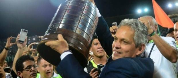 O contrato do técnico pode ter uma cláusula, que, em caso da seleção colombiana tenha interesse, ele possa ter a saída facilitada. (Foto: Google) O contrato do técnico pode ter uma cláusula, que, em caso da seleção colombiana tenha interesse, ele possa ter a saída facilitada. (Foto: Google)