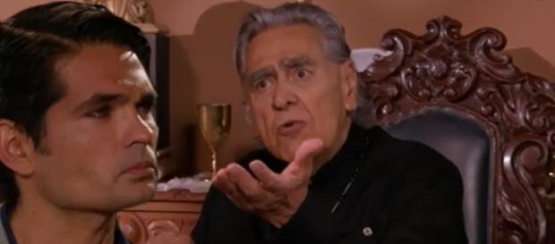 Padre Anselmo escuta a confissão de Adolf Padre Anselmo escuta a confissão de Adolf