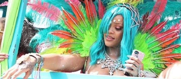 Rihanna celebrando Carnaval no Barbados (Foto: MEGA) Rihanna celebrando Carnaval no Barbados (Foto: MEGA)