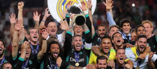 Sergio Ramos levantó otro trofeo más como capitán del Madrid. AS.com. Sergio Ramos levantó otro trofeo más como capitán del Madrid. AS.com.