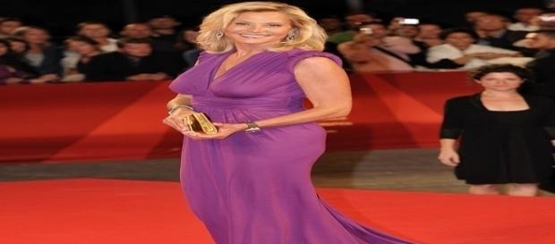 Simona Ventura: la conduttrice TV imita Madonna, il segreto della sua bellezza Simona Ventura: la conduttrice TV imita Madonna, il segreto della sua bellezza