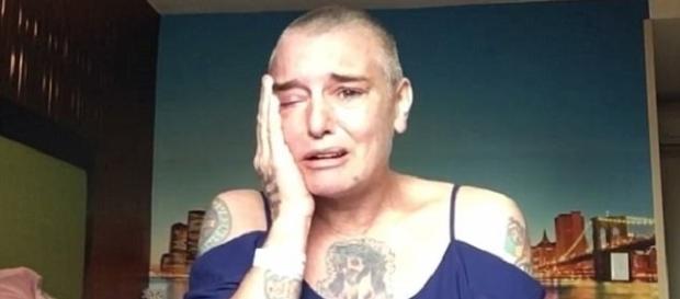 Sinead O' Connor devastada (Foto: Facebook) Sinead O' Connor devastada (Foto: Facebook)