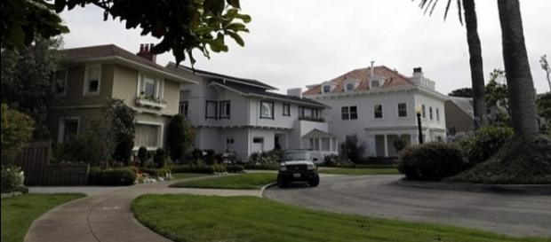 Un cuplu a cumpărat la licitație o întreagă stradă în San Francisco (SUA) Un cuplu a cumpărat la licitație o întreagă stradă în San Francisco (SUA)