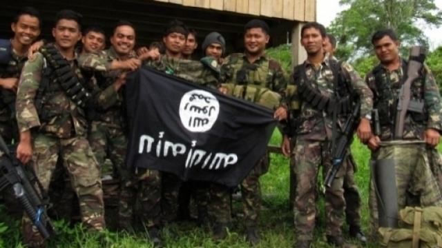 Alcuni miliziani del gruppo Maute, equivalente filippino dell'Isis
