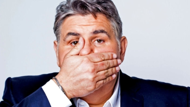 Pierre Men&eacute;s - Journaliste de Canal +