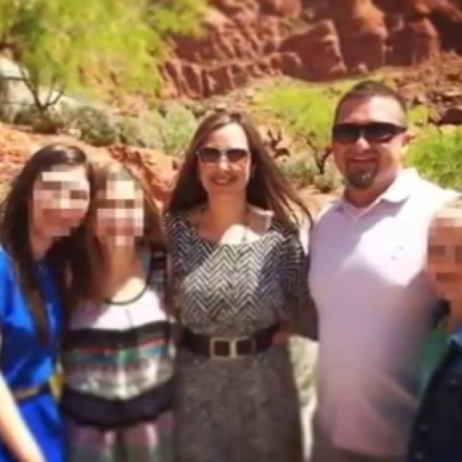 Kristy and Kenneth Manzanares photographed with their three kids - YouTube/News Celebrities US