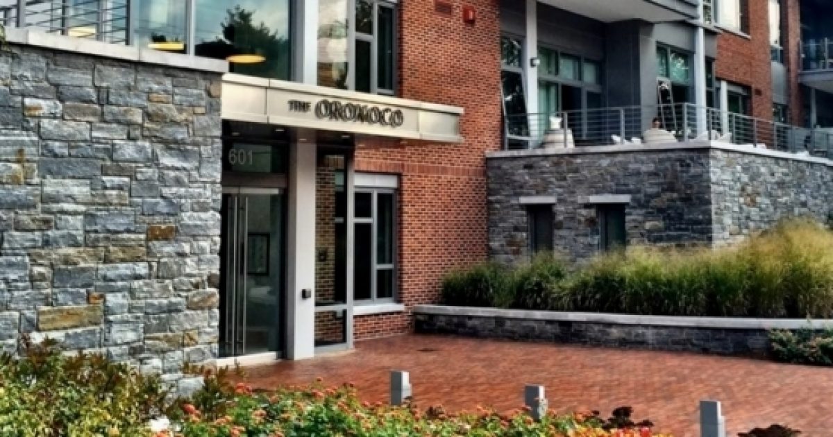 Despite raid on Manafort, Trump White House stands its ground