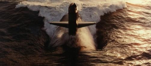 American navy submarine in action.https://pixabay.com/en/submarine-us-navy-uss-hammerhead-582364/