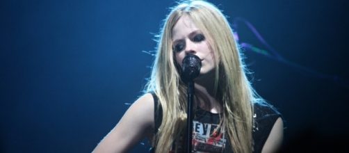 Avril Lavigne is expected to release her sixth studio album by the end of 2017. (Wikimedia/Rosa Casapullo)