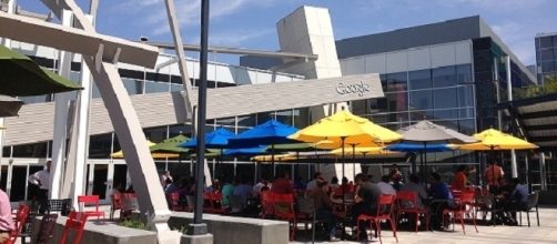 Googleplex, Mountain View, California, lunch time under Google's logo. / Photo via Jijithecat, Wikipedia Commons.