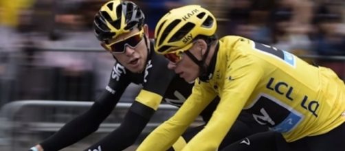 Luke Rowe con il capitano Chris Froome