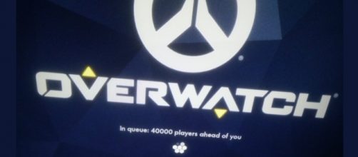 The "Overwatch" loading screen showing the number of players on queue.
