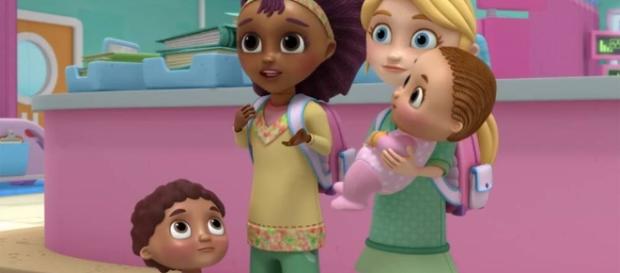 Disney apresenta casal lésbico em animação infantil Disney apresenta casal lésbico em animação infantil