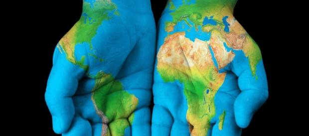 Expat life: the world in your hands Expat life: the world in your hands