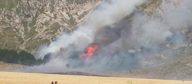 Incendio in Abruzzo causato da un barbecue Incendio in Abruzzo causato da un barbecue