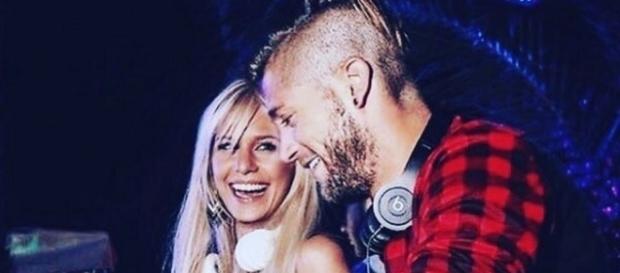 Paga et Adixia officialisent leur rupture sur les réseaux sociaux. Paga et Adixia officialisent leur rupture sur les réseaux sociaux.