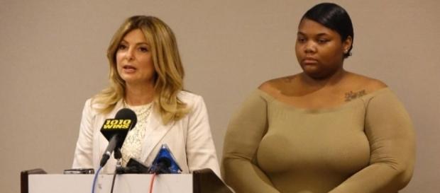 Quantasia Sharpton (direita) está acusando Usher Quantasia Sharpton (direita) está acusando Usher