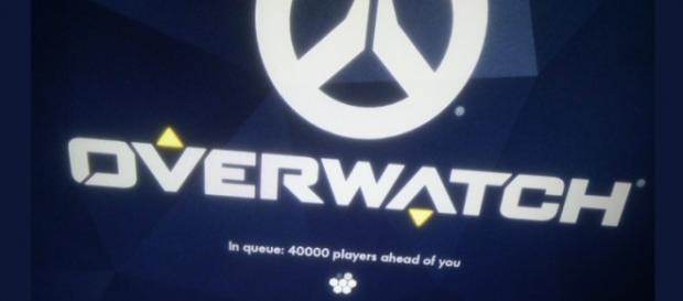 The "Overwatch" loading screen showing the number of players on queue. The "Overwatch" loading screen showing the number of players on queue.