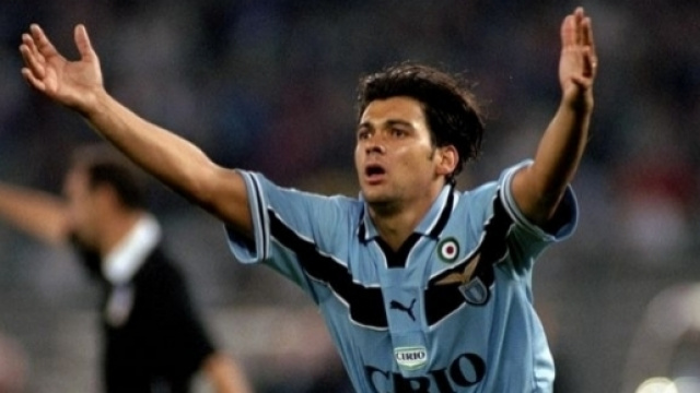 Sergio Conceicao, autore del gol che regala alla Lazio la prima Supercoppa italiana nel 1998, 2-1 in finale contro la Juventus