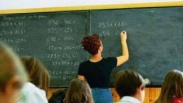 Un'insegnante &egrave; stata sospesa perch&eacute; aveva rapporti intimi con un'alunna