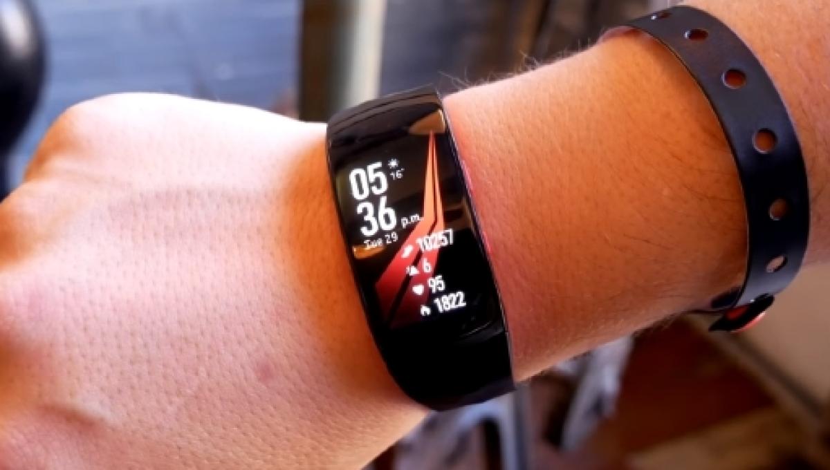 gear fit 2 pro vs apple watch 3