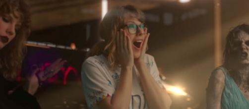 Taylor Swift in her new music video. (image source: YouTube/TaylorSwiftVEVO)