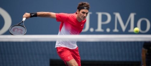 Roger Federer in azione durante il suo match di secondo turno allo US Open 2017