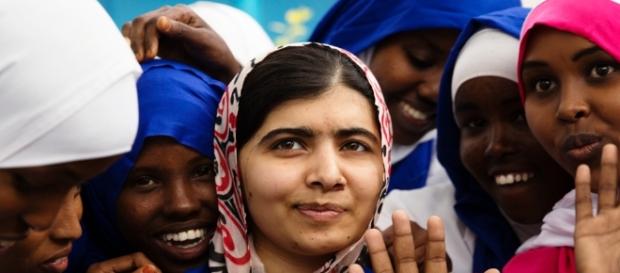 La Malala Fund fue fundada por Malala junto a su padre en el año 2013, después de que esta sobreviviera un intento de asesinato. La Malala Fund fue fundada por Malala junto a su padre en el año 2013, después de que esta sobreviviera un intento de asesinato.