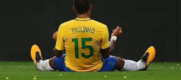 Paulinho comemora o seu gol, o primeiro da vitória de 2 a 0 sobre o Equador (Foto: Reuters) Paulinho comemora o seu gol, o primeiro da vitória de 2 a 0 sobre o Equador (Foto: Reuters)