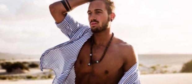 Uomini e donne, Alex Migliorini è il nuovo tronista gay Uomini e donne, Alex Migliorini è il nuovo tronista gay