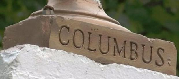 Usa, guerra delle statue: sarà abbattuto busto di Colombo a New York Usa, guerra delle statue: sarà abbattuto busto di Colombo a New York
