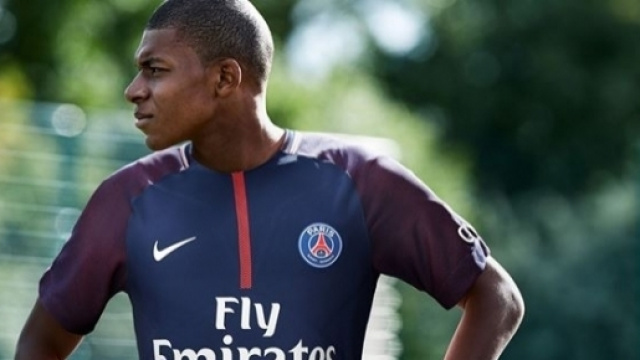 Mbappé a enfin signé au PSG au plus grand bonheur de tous ! La MCN est née !