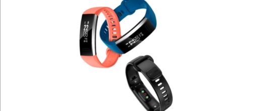 Huawei's announced Band 2 and Band 2 Pro fitness trackers back in July. (via PhoneTech/Youtube)