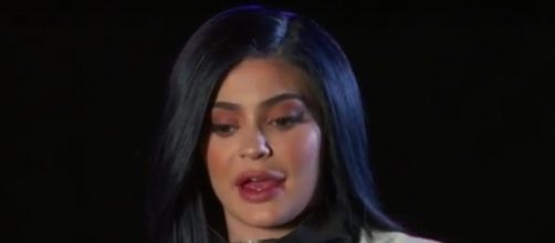 Kylie reveals the reason she had her lips face the knife. Image[E! Entertainment-YouTube]