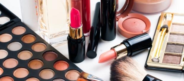 Eliminare le macchie di cosmetici - pulitiefelici.it Eliminare le macchie di cosmetici - pulitiefelici.it