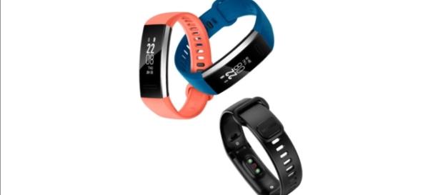 Huawei's announced Band 2 and Band 2 Pro fitness trackers back in July. (via PhoneTech/Youtube) Huawei's announced Band 2 and Band 2 Pro fitness trackers back in July. (via PhoneTech/Youtube)