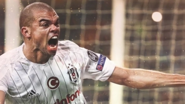Pepe tacle les supporters du Real Madrid !