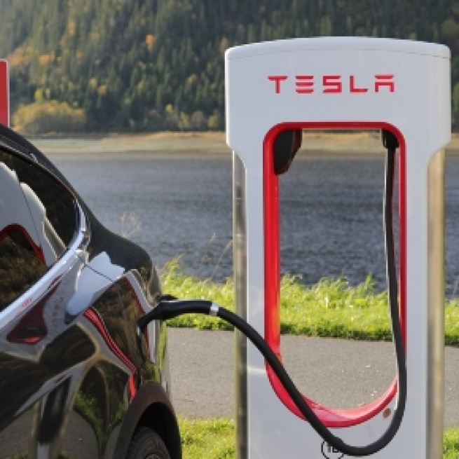 Tesla automatically increased the battery's capability for users in Florida. Image Source: Pixabay