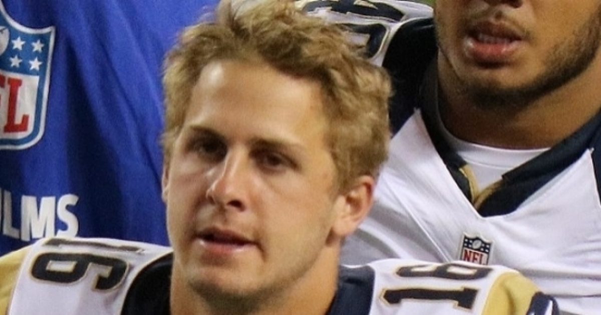 Jared Goff surpasses 300 yards passing