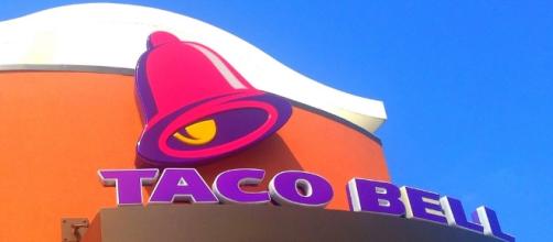 Taco Bell robbery thwarted by armed employees / Photo via Mike Mozart, Flickr