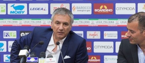 è il nuovo allenatore del Lecce chiamato per la promozione di Serie B