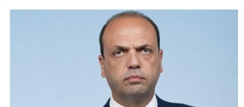 In alto il Ministro degli Ester italiano Angelino Alfano, in basso quello egiziano, Sameh Shoukry