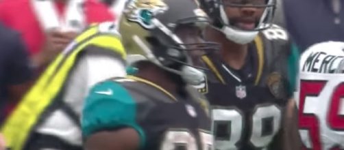 Leonard Fournette had 100 yards and a touchdown on the ground in his NFL regular season debut. [Image via NFL/YouTube]