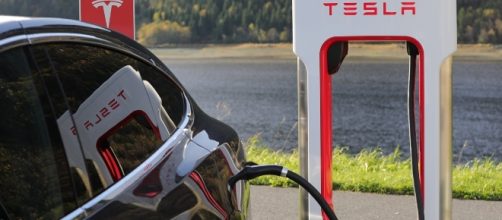 Tesla automatically increased the battery's capability for users in Florida. Image Source: Pixabay