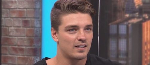 The Bachelorettes Dean Unglert is speaking out - Screenshot